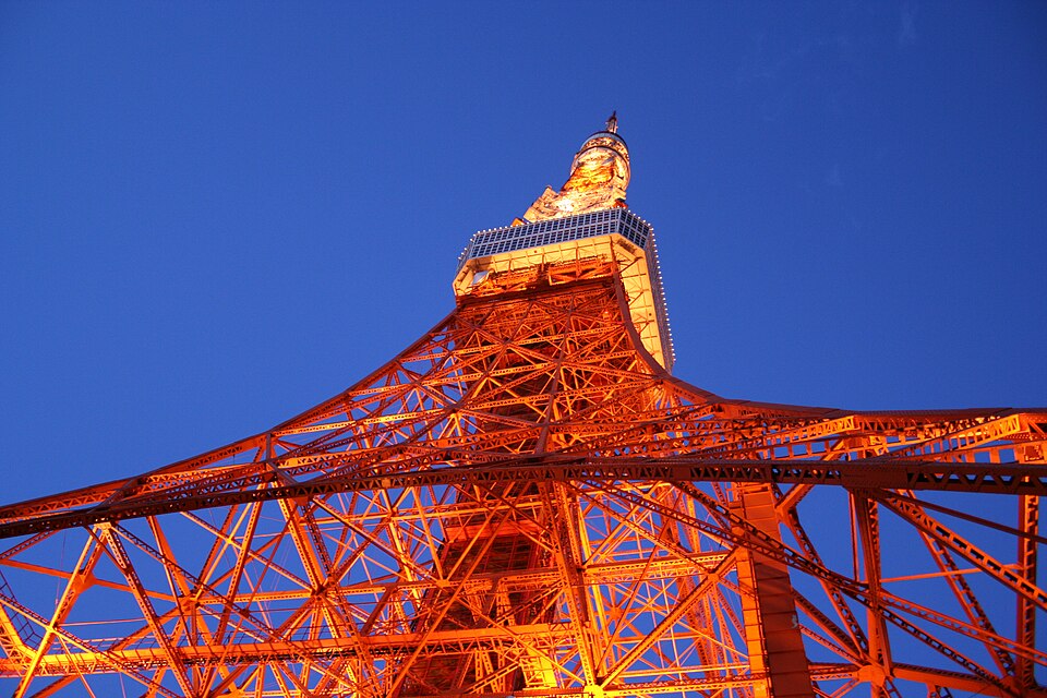 Tokyo Tower ao entardecer